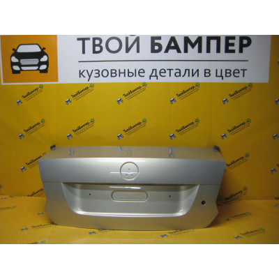 Крышка багажника под личинку Volkswagen Polo 2010 Silver Leaf LR7L Крышка багажника под личинку Volkswagen Polo 2010 Silver Leaf LR7L